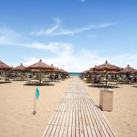 Simplistic In Near Lido Beach Reitani