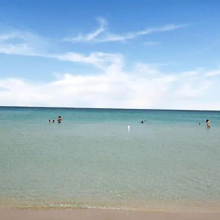 Simplistic In Near Lido Beach * Reitani