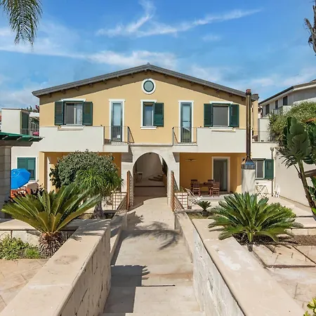 Simplistic In Near Lido * 瑞塔尼